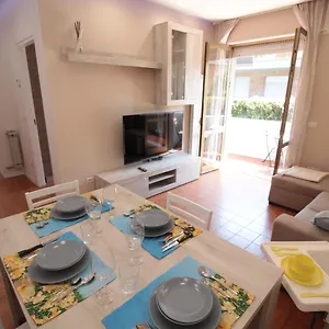 House, 300 M Dal Mare, Appartamento Marina di Massa